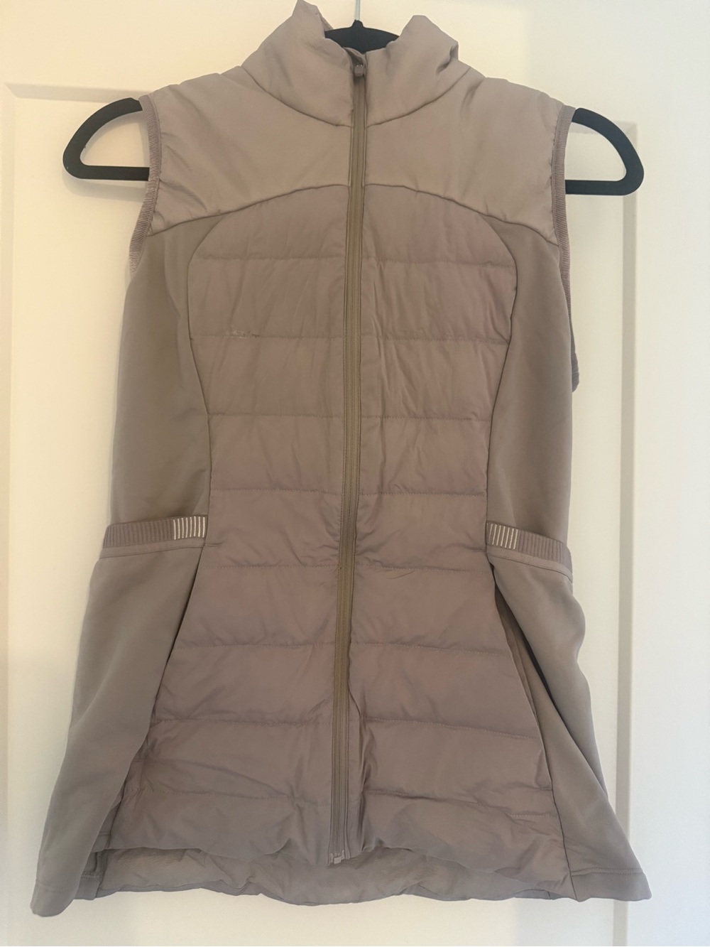 Lululemon Women's Quilted Sleeveless Vest in Light grey - Brand: Lululemon